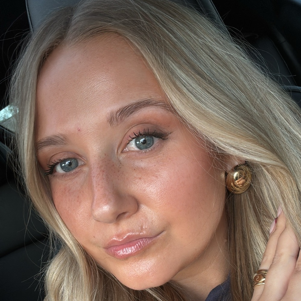 Meet your Posher, Dana